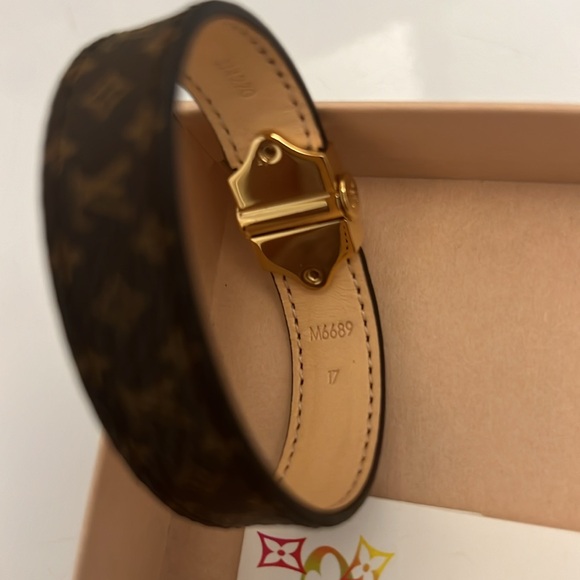 Nano Monogram Louis Vuitton bracelet. - Picture 5 of 8